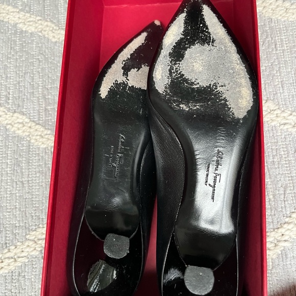 Salvatore Ferragamo black pointed dress heels. - Picture 5 of 8